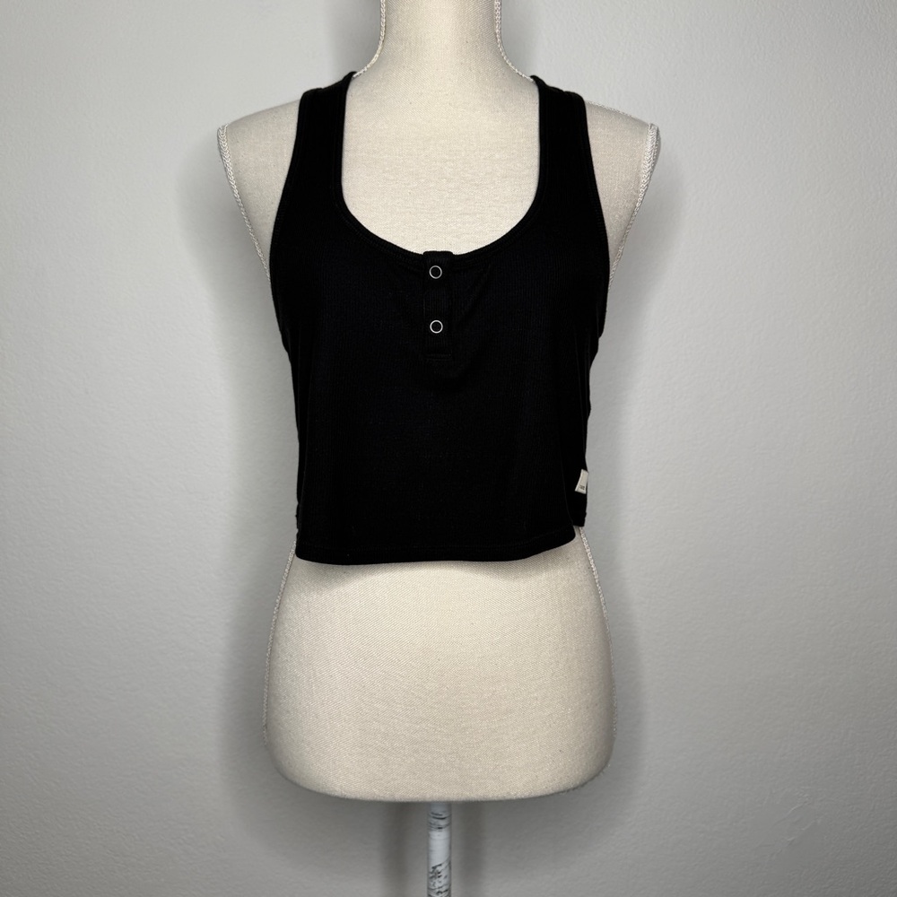 Vuori Black Ribbed Cropped Tank Snap Front Patch Logo Knit Stretch Size S